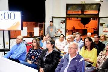 Debate entre los dos candidatos de primarias del PSOE de Telde (Foto Antonio Alí)